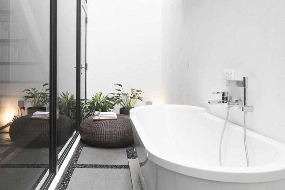 singapore-hotel-bathtubs-lloyds-inn