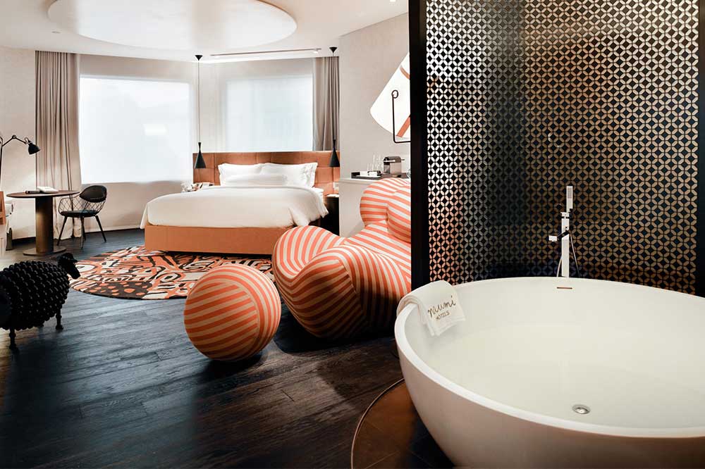 singapore-hotel-bathtubs-naumi