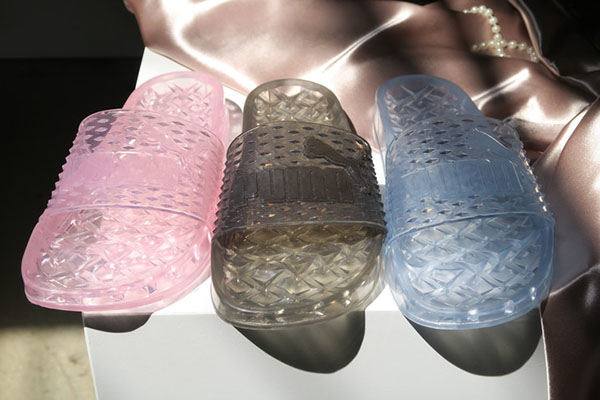 Puma on sale slipper rihanna