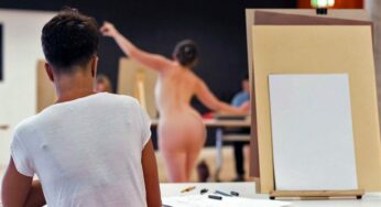 How Being A Nude Model For Figure Drawing Taught Me To Love My Flaws