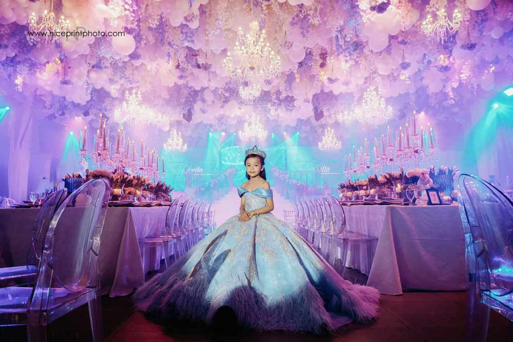 crazy-rich-7-year-old-s-princess-birthday-party-reminds-me-of-the