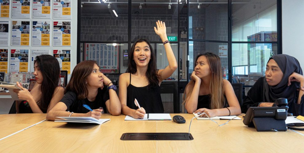 6 Unspoken Struggles Every Extrovert Faces That Show Why It Sometimes