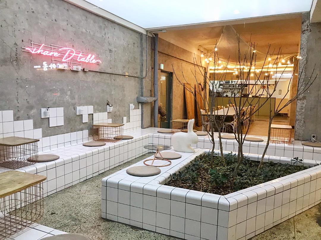 10 Aesthetic Cafes in Seoul With Minimalist Layouts & Pastel Themes ...