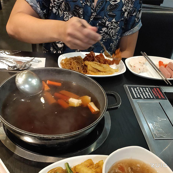 Tinder dates hotpot