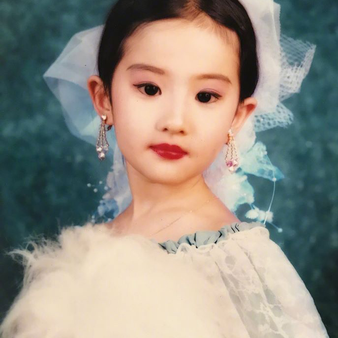 20 Liu Yifei Facts Including Her Dating Life, Career & Backlash For
