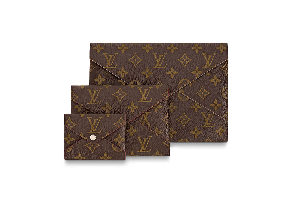 This Louis Vuitton Monogram Clutch Comes In A Set Of 3, Even  Bargain-Hunting Aunties Would Approve 