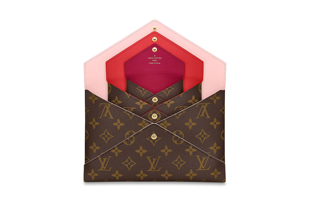 This Louis Vuitton Monogram Clutch Comes In A Set Of 3, Even  Bargain-Hunting Aunties Would Approve 