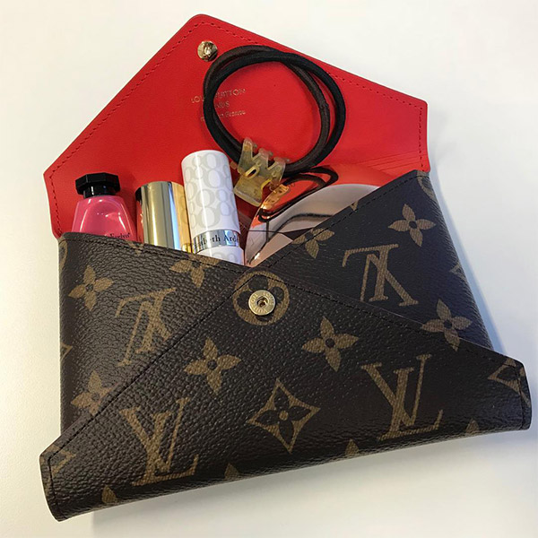 Louis Vuitton Pochette Kirigami  What can fits inside and How to style 