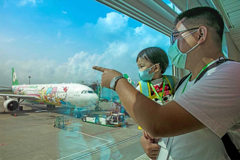 eva air child travel alone