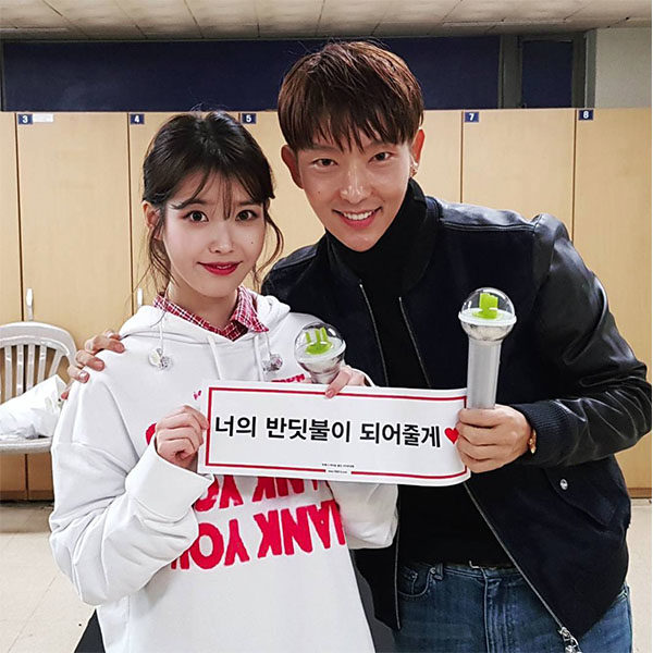 lee joon gi and iu (concert)