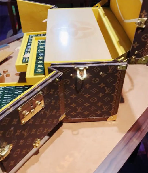 LUXE LOUIS VUITTON MAHJONG SET WITH ENGRAVED WOODEN TILES - Shout