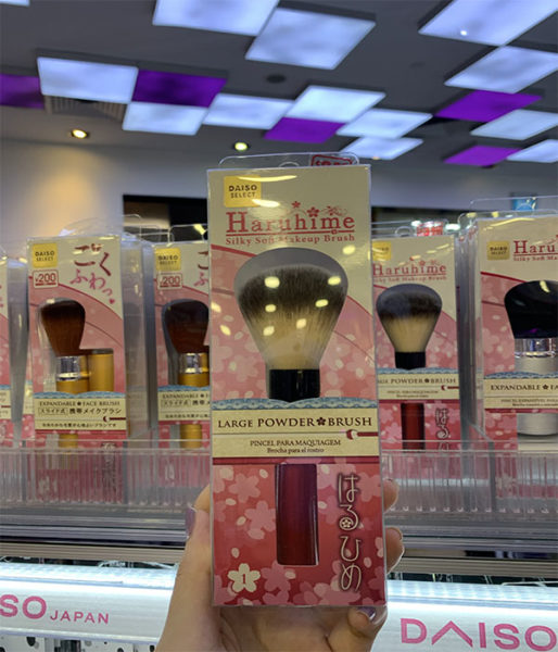 daiso beauty products powder brush