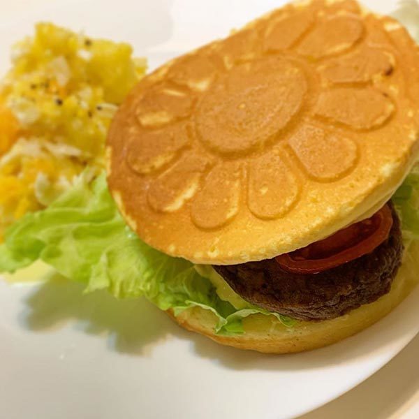 https://zula.sg/wp-content/uploads/2021/03/murakamipancakeburger-600x600.jpg