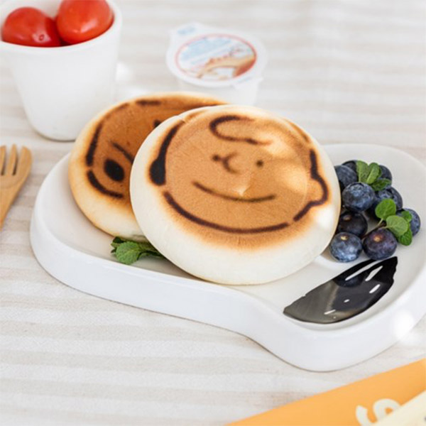 This Snoopy Toaster Lets You Zhng Your Breakfast & Start Your Day Off Right  