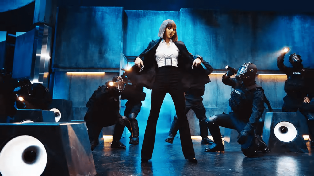 Blackpink Lisa Lalisa MV Has Outfits That We Can't Help But Love