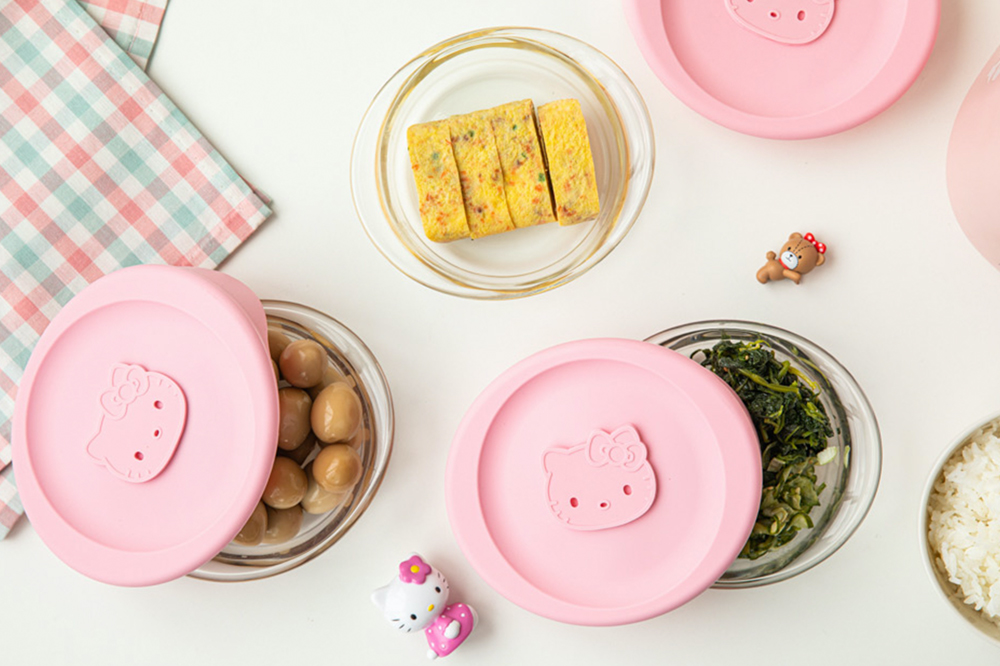 This Mini Hello Kitty Electric Cooker Includes Matching Pink