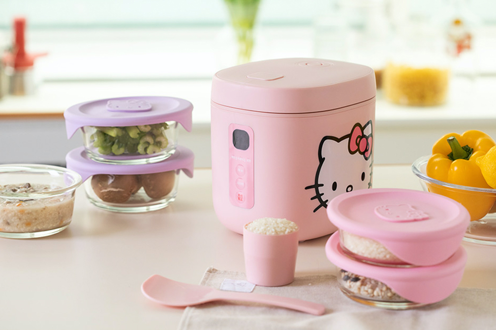 This Mini Hello Kitty Electric Cooker Includes Matching Pink Accessories