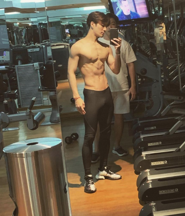 jackson wang abs