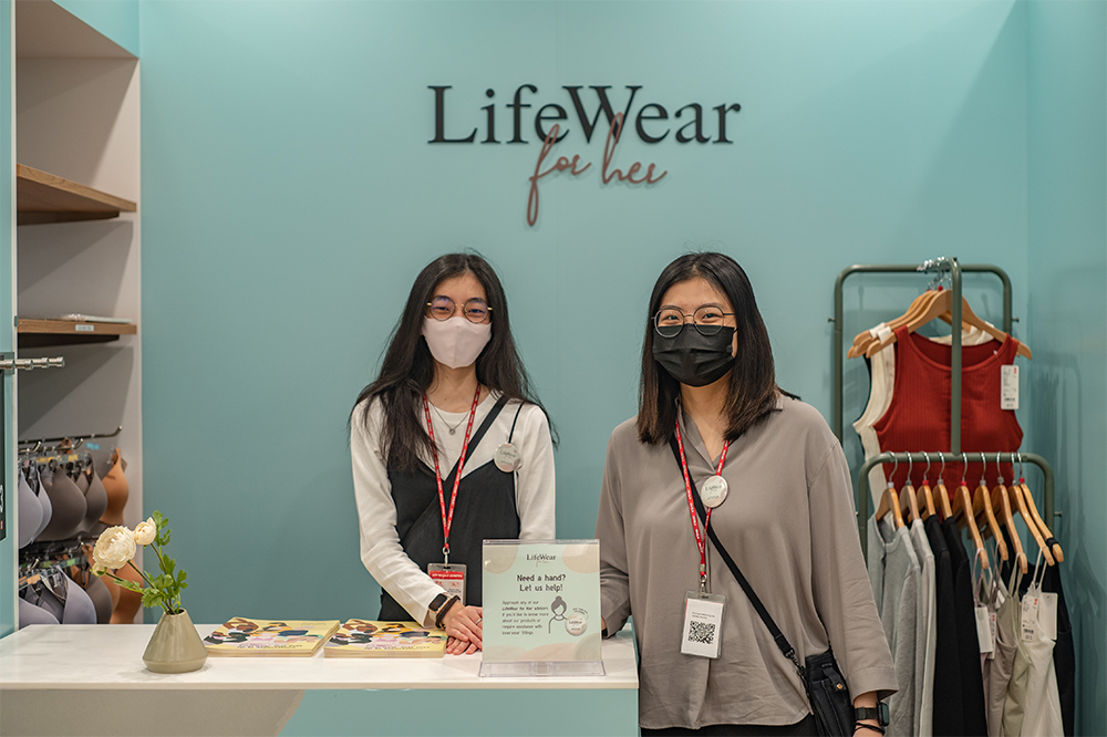 UNIQLO LifeWear For Her At ION Orchard Is A New Space For Women