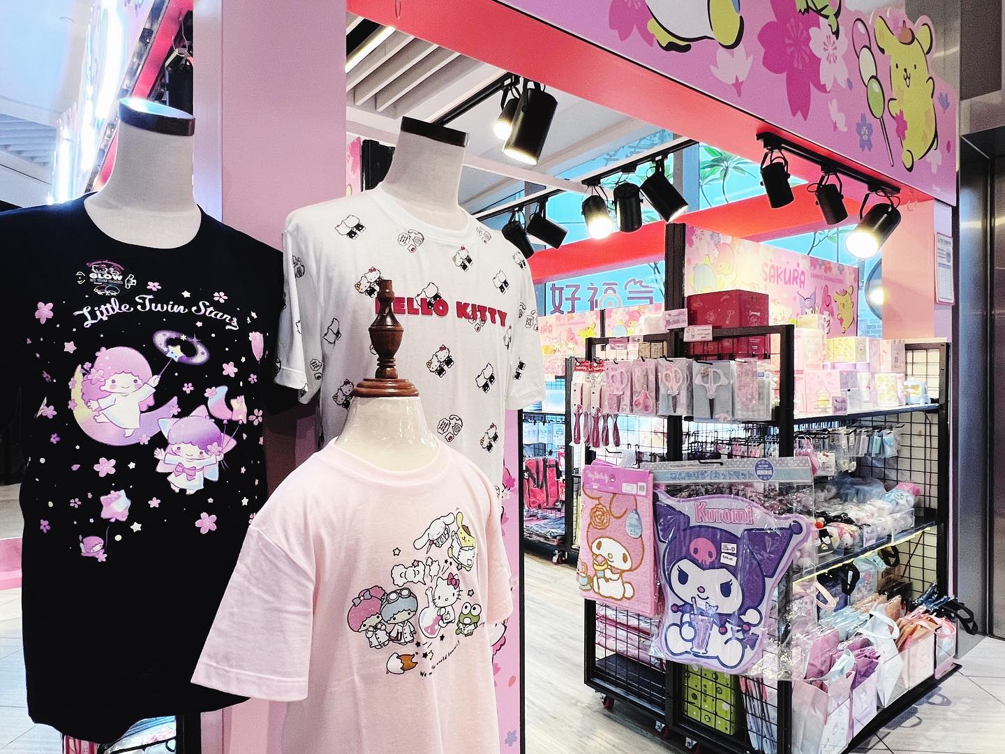 Sakura-Themed Disney Pop-Up