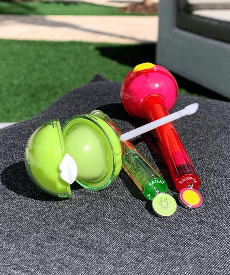 These Lollipop Lip Gloss Stain Your Lips Just By Rubbing