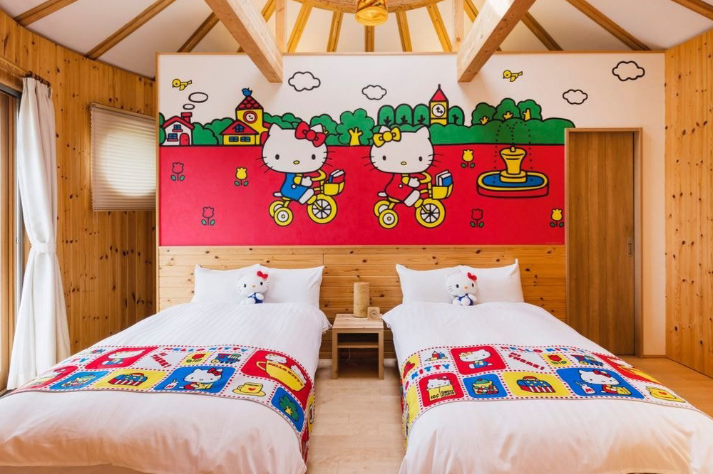 hello kitty themed hotel room 1