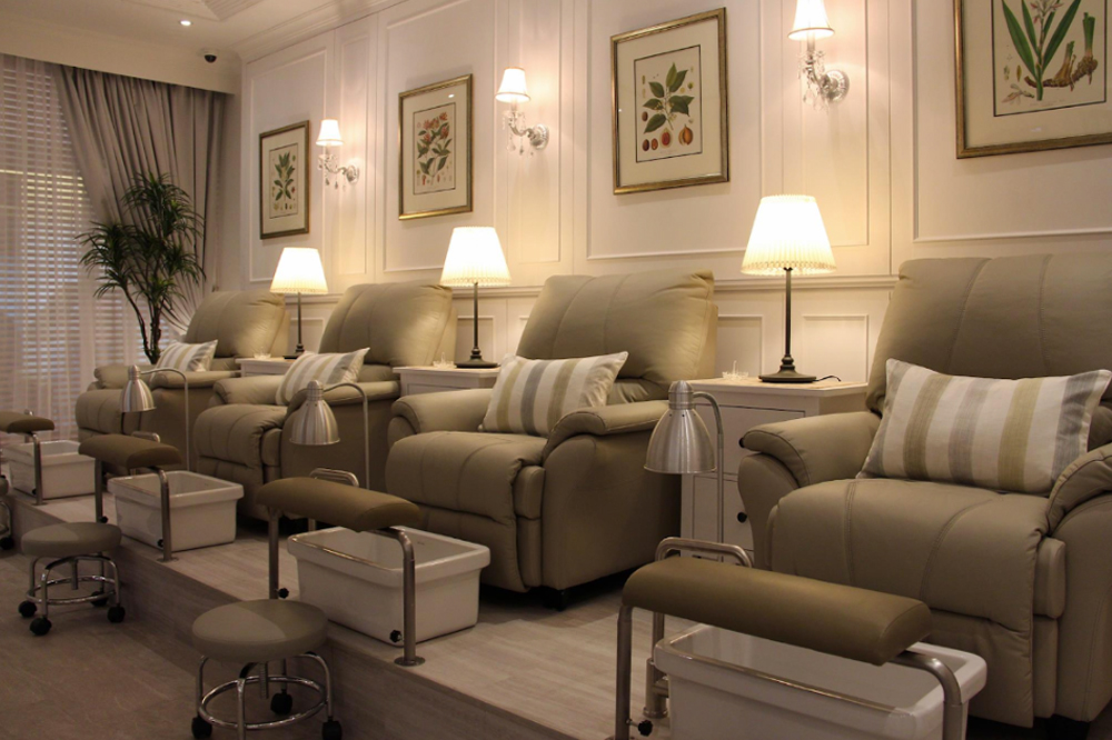 palais renaissance nail salon