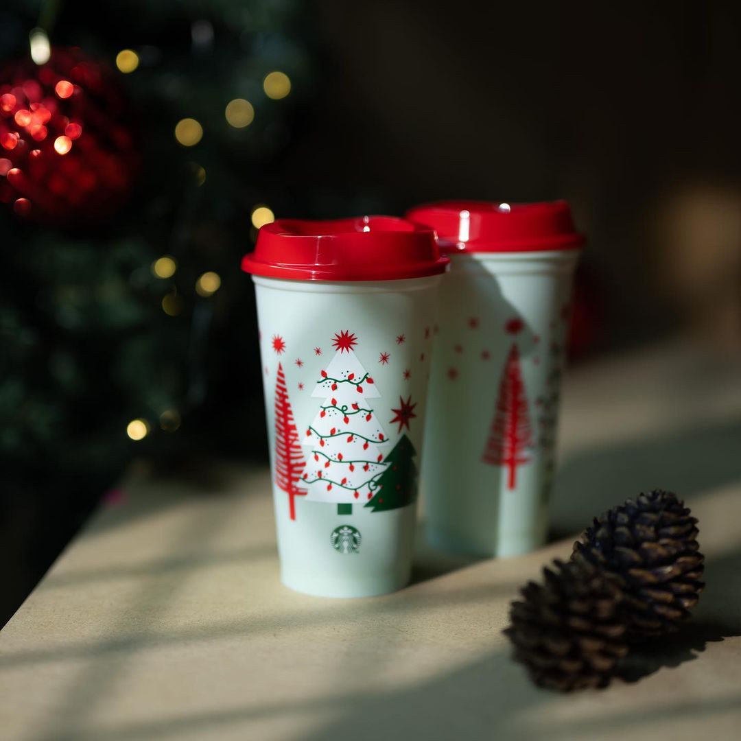 Starbucks Is Giving Out Free Christmas Reusable Cups