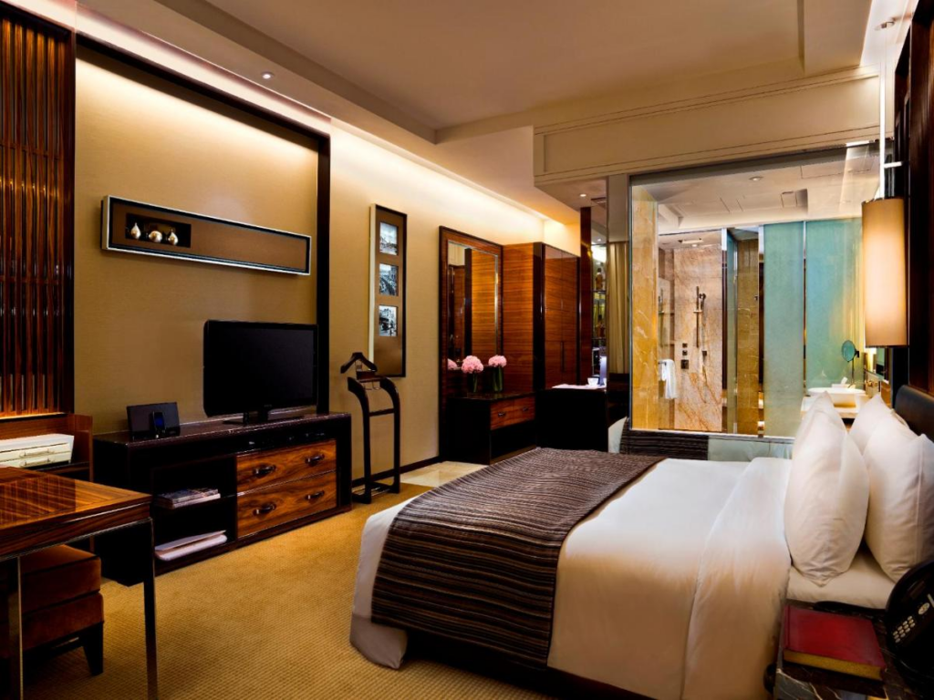 hotels-with-see-through-bathrooms-in-singapore-from-230-night