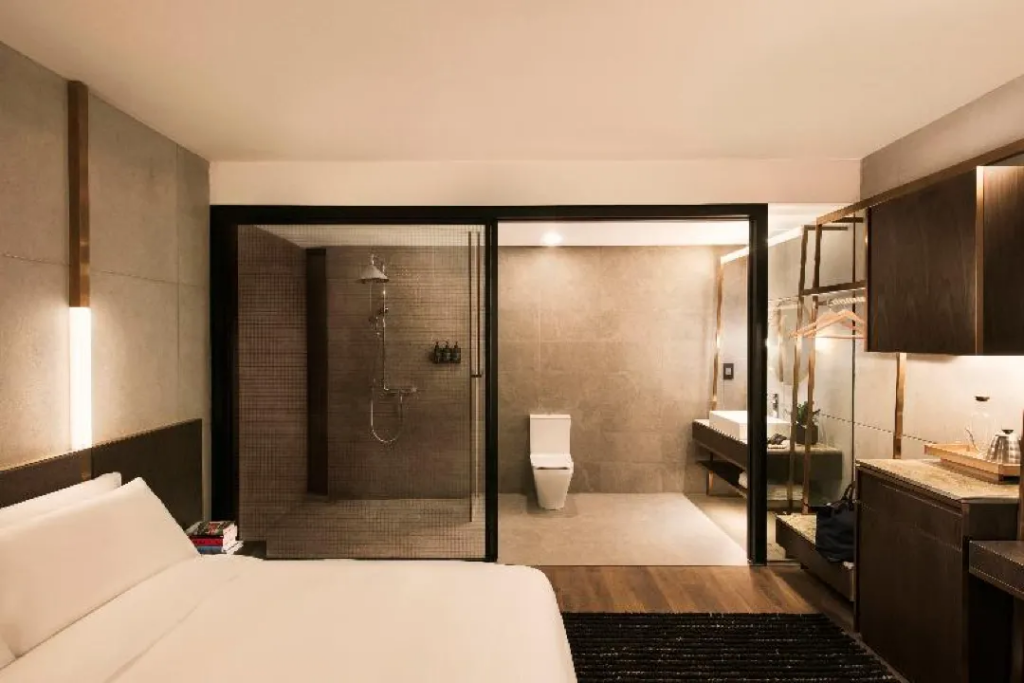 hotels-with-see-through-bathrooms-in-singapore-from-230-night