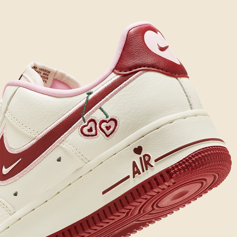 nike valentine's day shoe ankle view