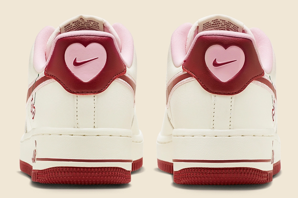 nike valentine's day shoe back view