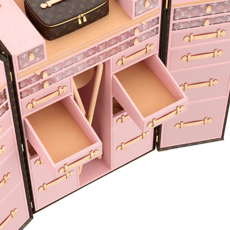 GirlStyle Singapore on Instagram: 【 @girlstyle.sg 】 This Louis Vuitton  Leather Trunk Unfolds Into A Gorgeous Pink Vanity For Your Makeup &  Jewellery . A vanity table is a must-have for any