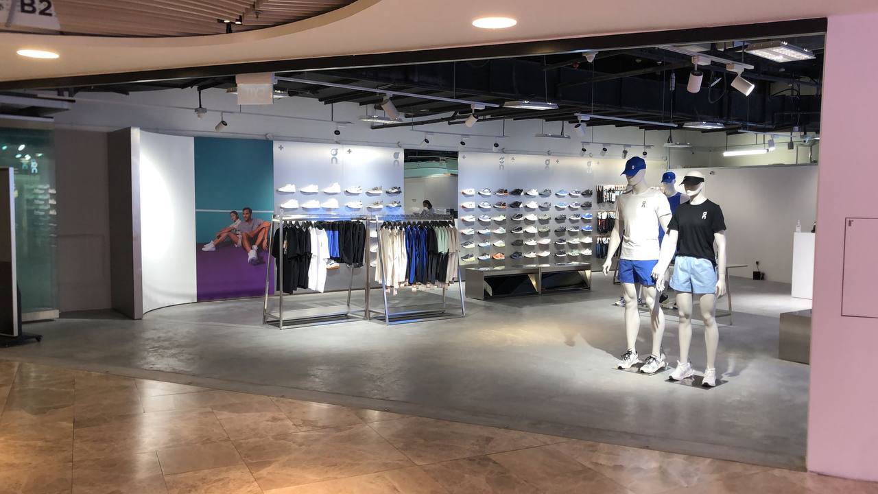 On Pop-Up Store In Orchard With Lightweight Athleisure Apparel