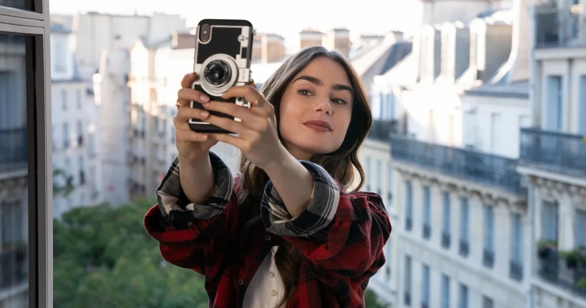 emily in paris - emily taking selfie